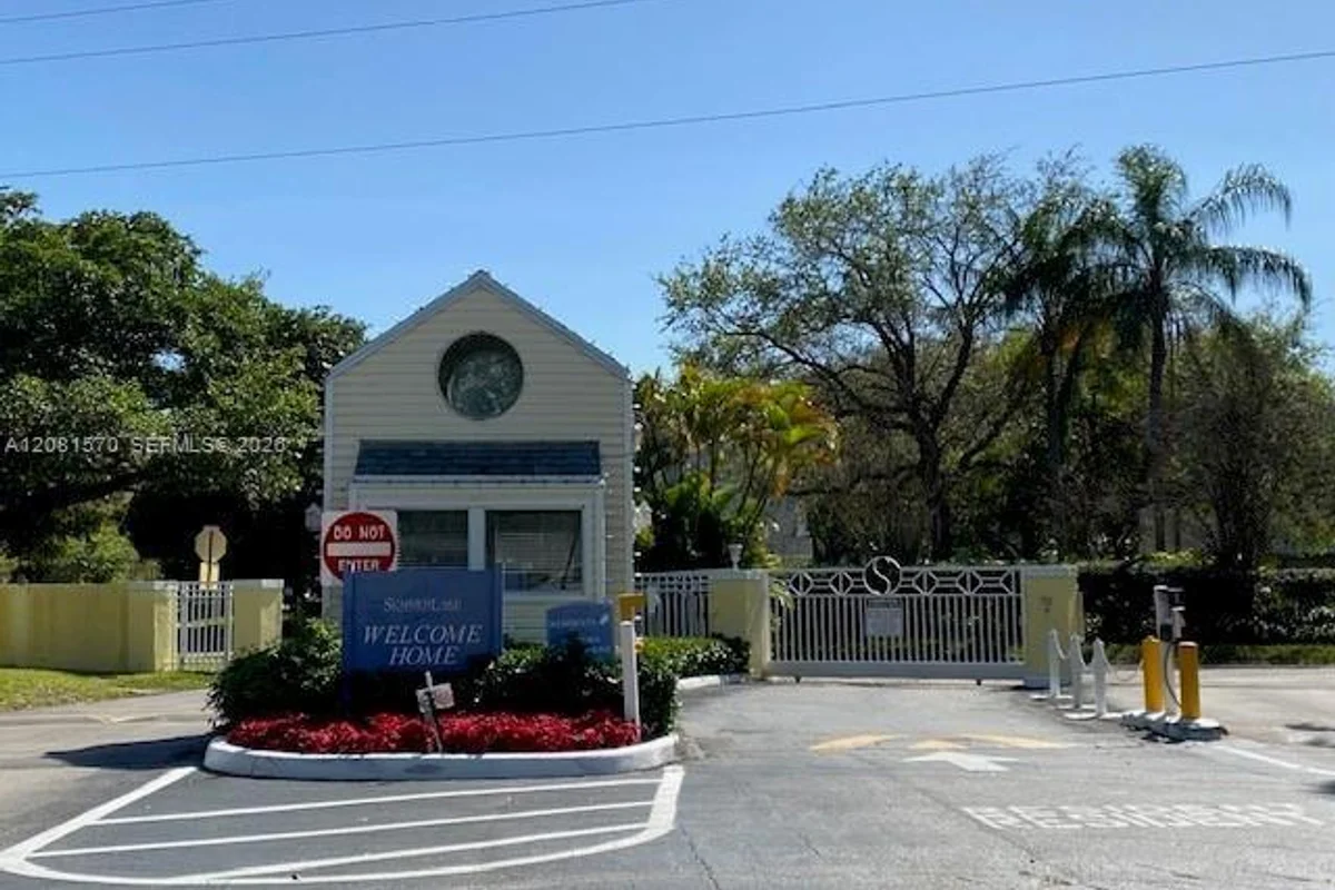 3437 NW 44th St #204, Oakland Park: photo 1 of 26