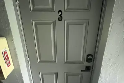 421 NW 7th Ter #3, Fort Lauderdale: photo 1 of 6