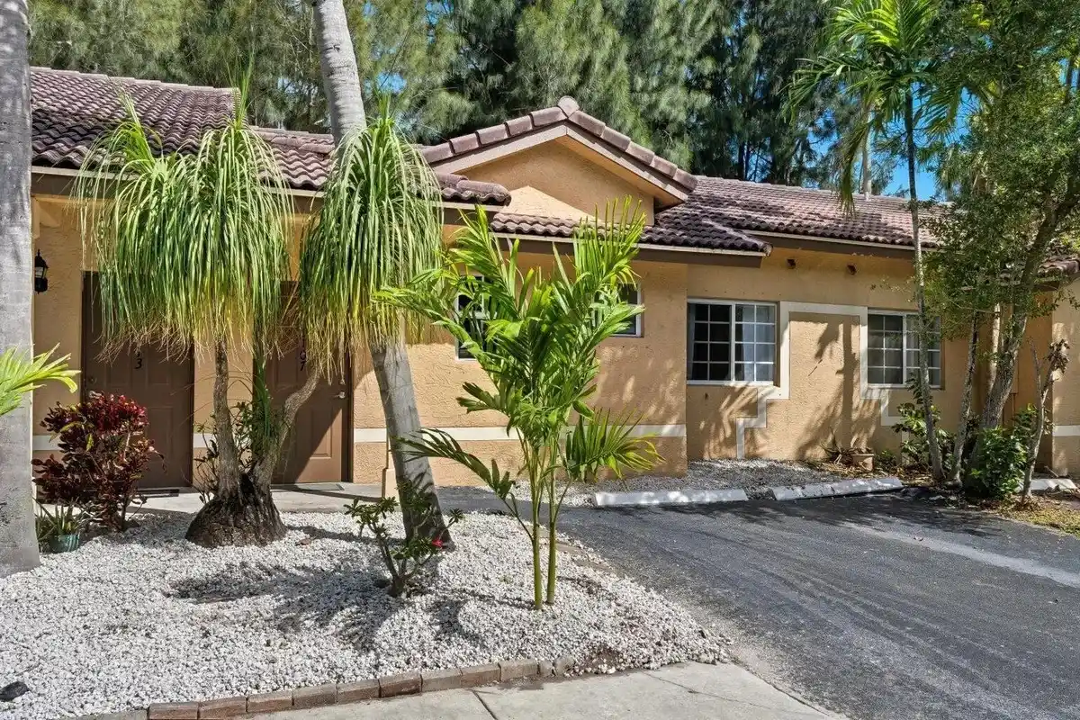 6143 Garden Ct, Davie: photo 1 of 19