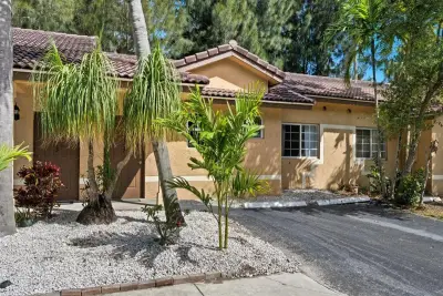 6143 Garden Ct, Davie: photo 1 of 19