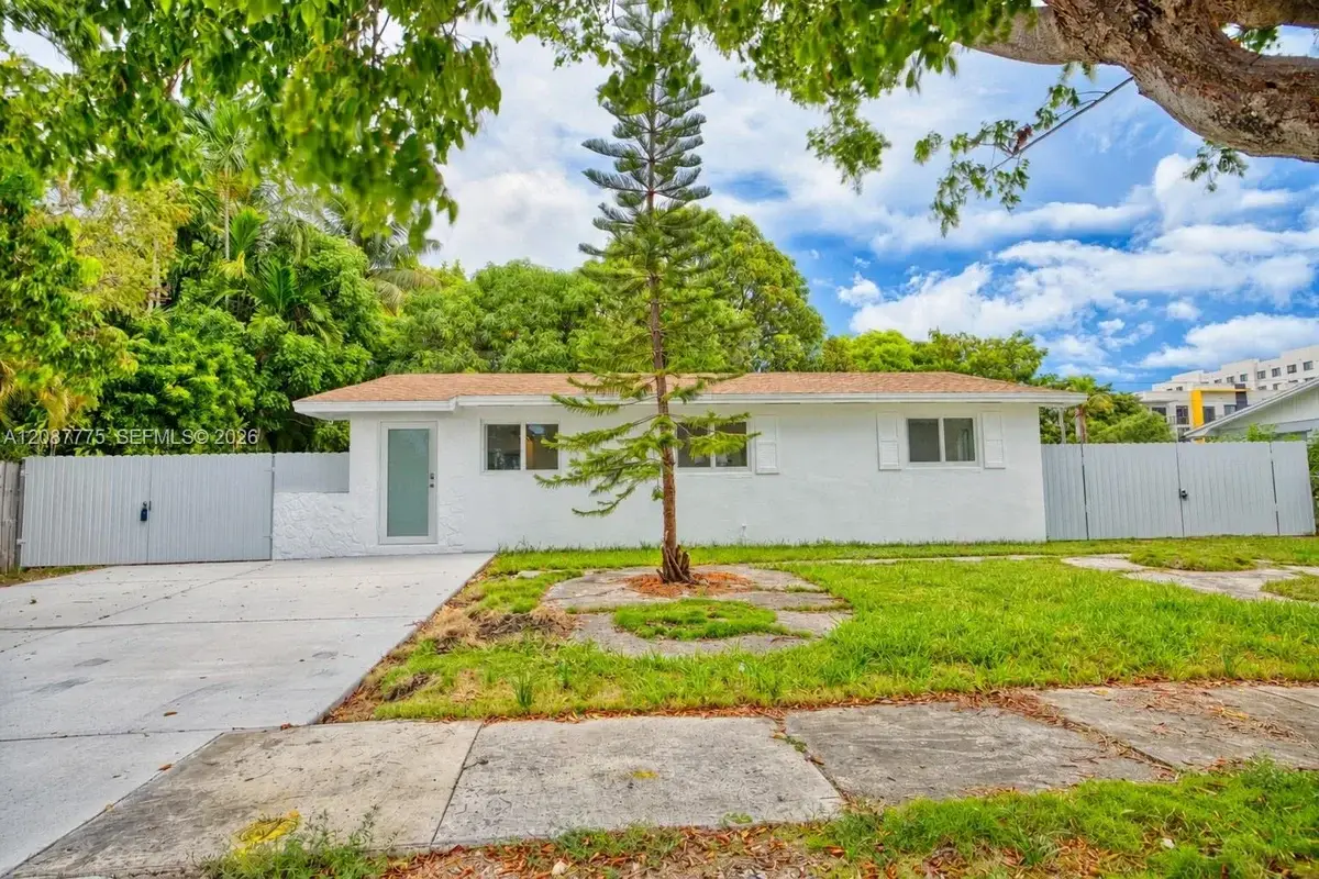 11301 SW 201st St, Miami: photo 1 of 27