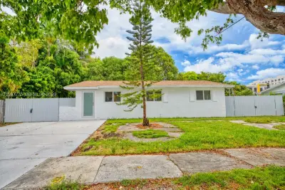 11301 SW 201st St, Miami: photo 1 of 27