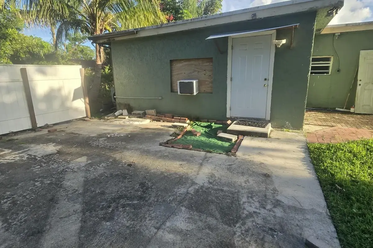 702 Fleming Ave, Lake Worth: photo 1 of 14