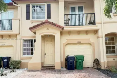 13226 SW 128th Passage, Miami: photo 1 of 5