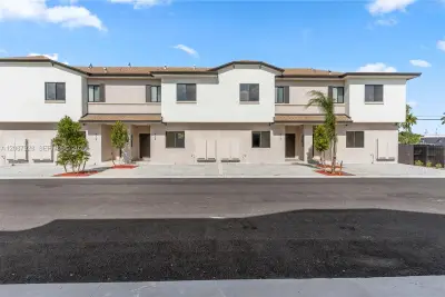 405 SW Palm Ter, Florida City: photo 1 of 24