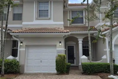12317 SW 124th Ct, Miami: photo 1 of 27