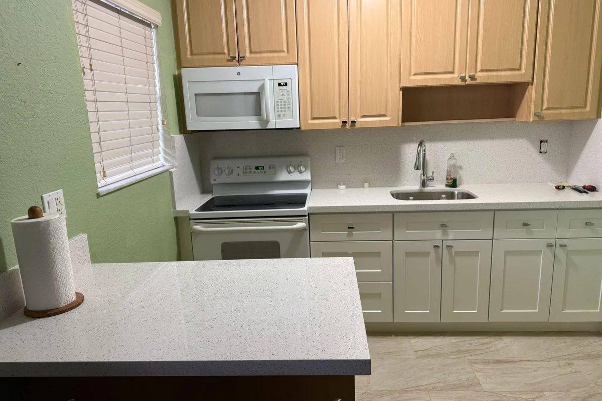 110 SE 2nd St #303, Hallandale Beach: photo 1 of 5