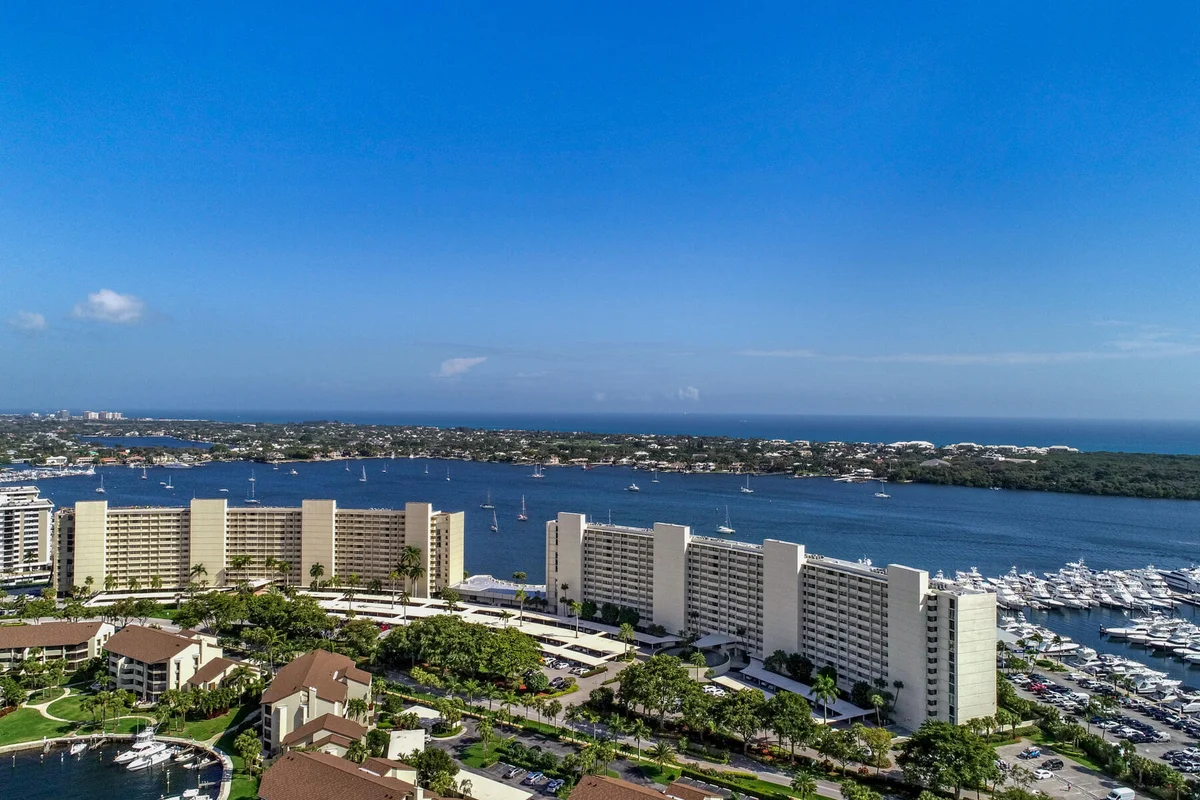 132 Lakeshore Dr #220, North Palm Beach: photo 1 of 30