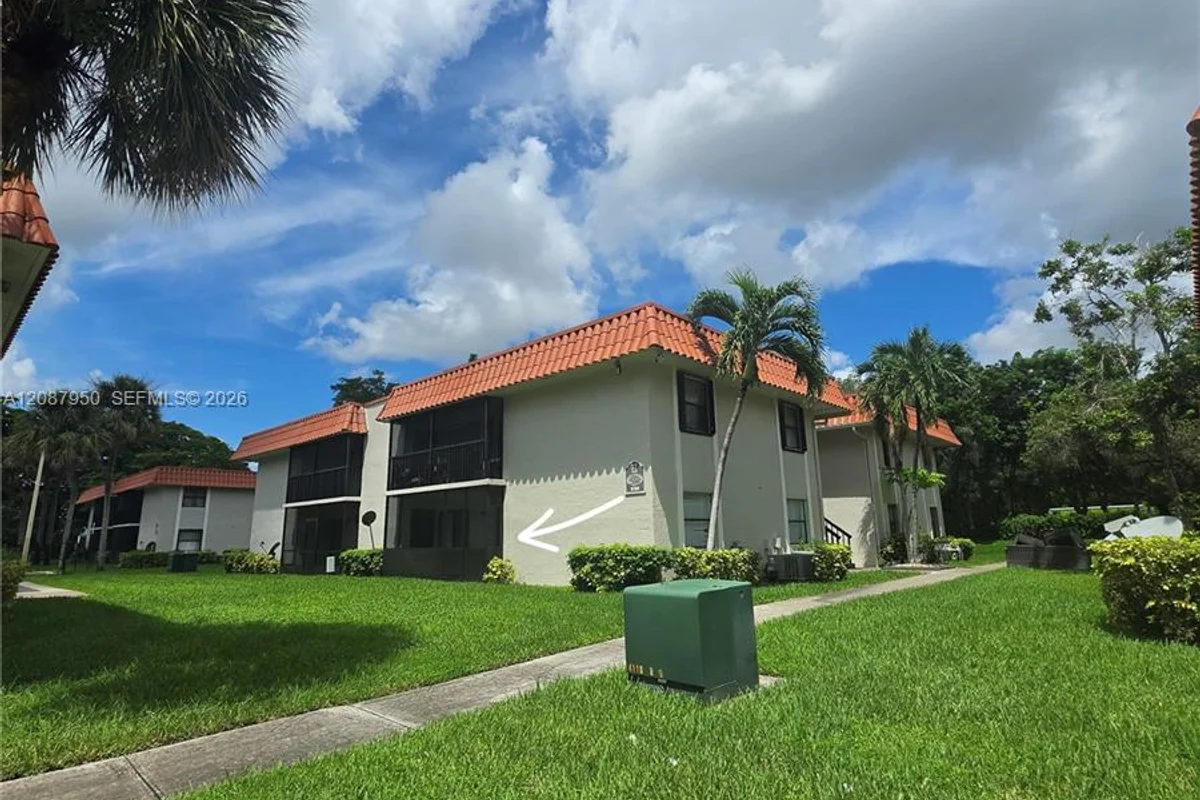 9708 Hammocks Blvd #101-32, Miami: photo 1 of 18