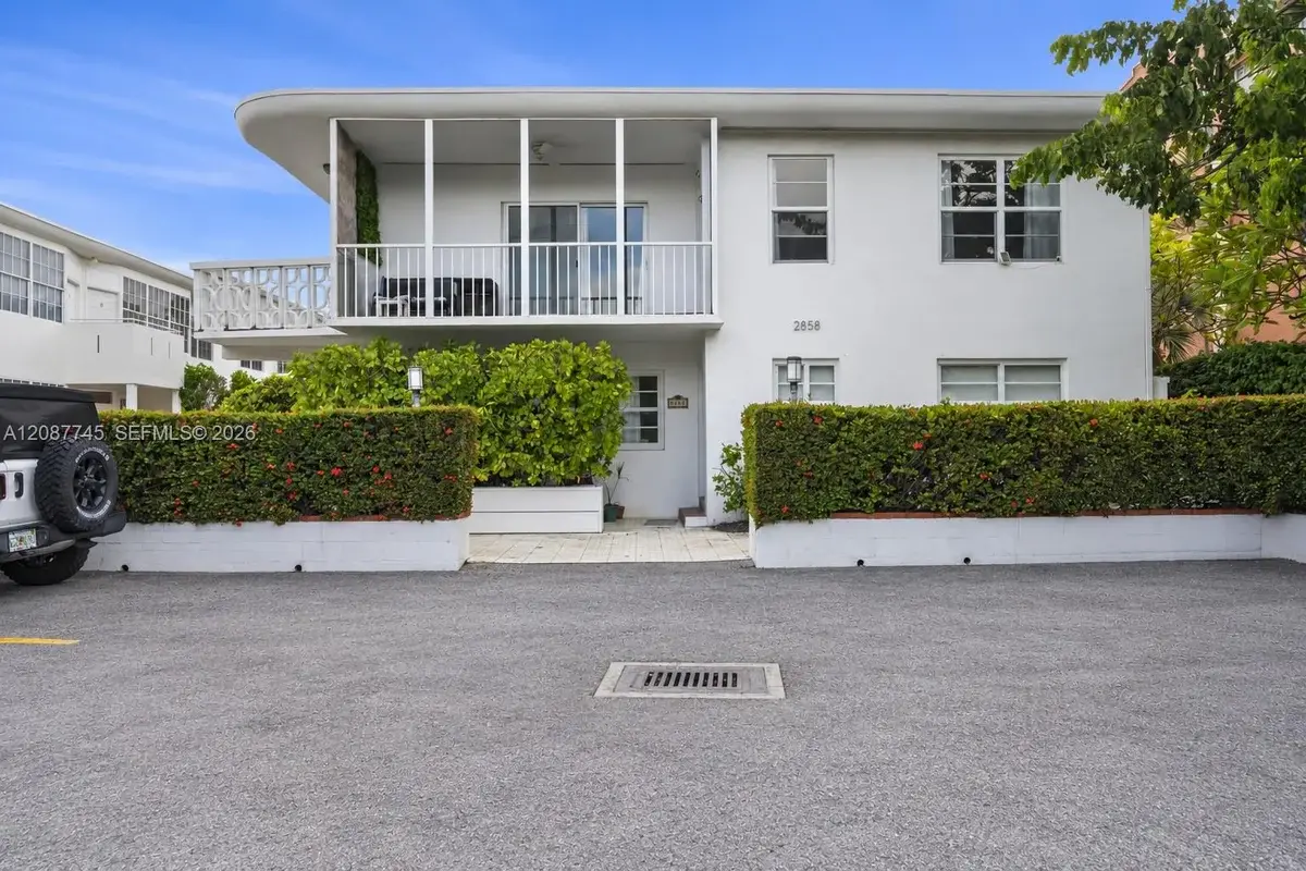 2858 Pine Tree Dr #5, Miami Beach: photo 1 of 15