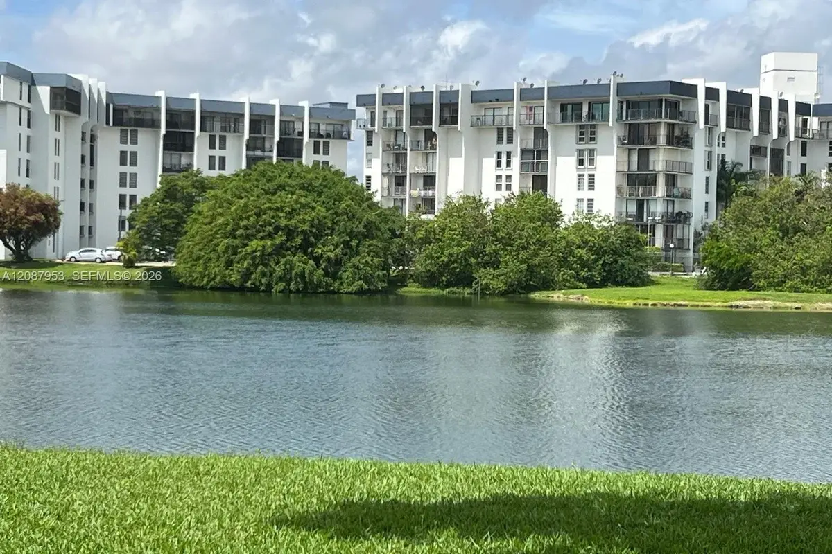 9682 Fontainebleau Blvd #207, Miami: photo 1 of 19