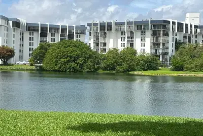 9682 Fontainebleau Blvd #207, Miami: photo 1 of 19