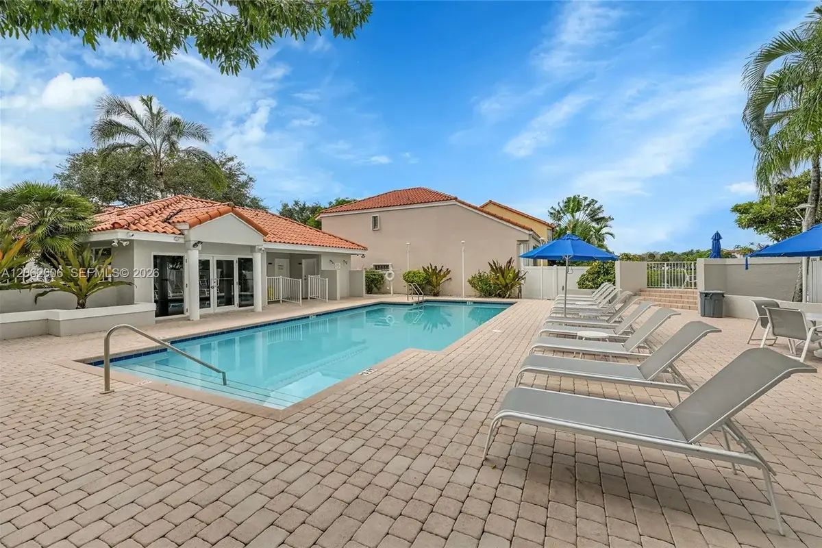 3780 Piedmont St, Hollywood: photo 1 of 14