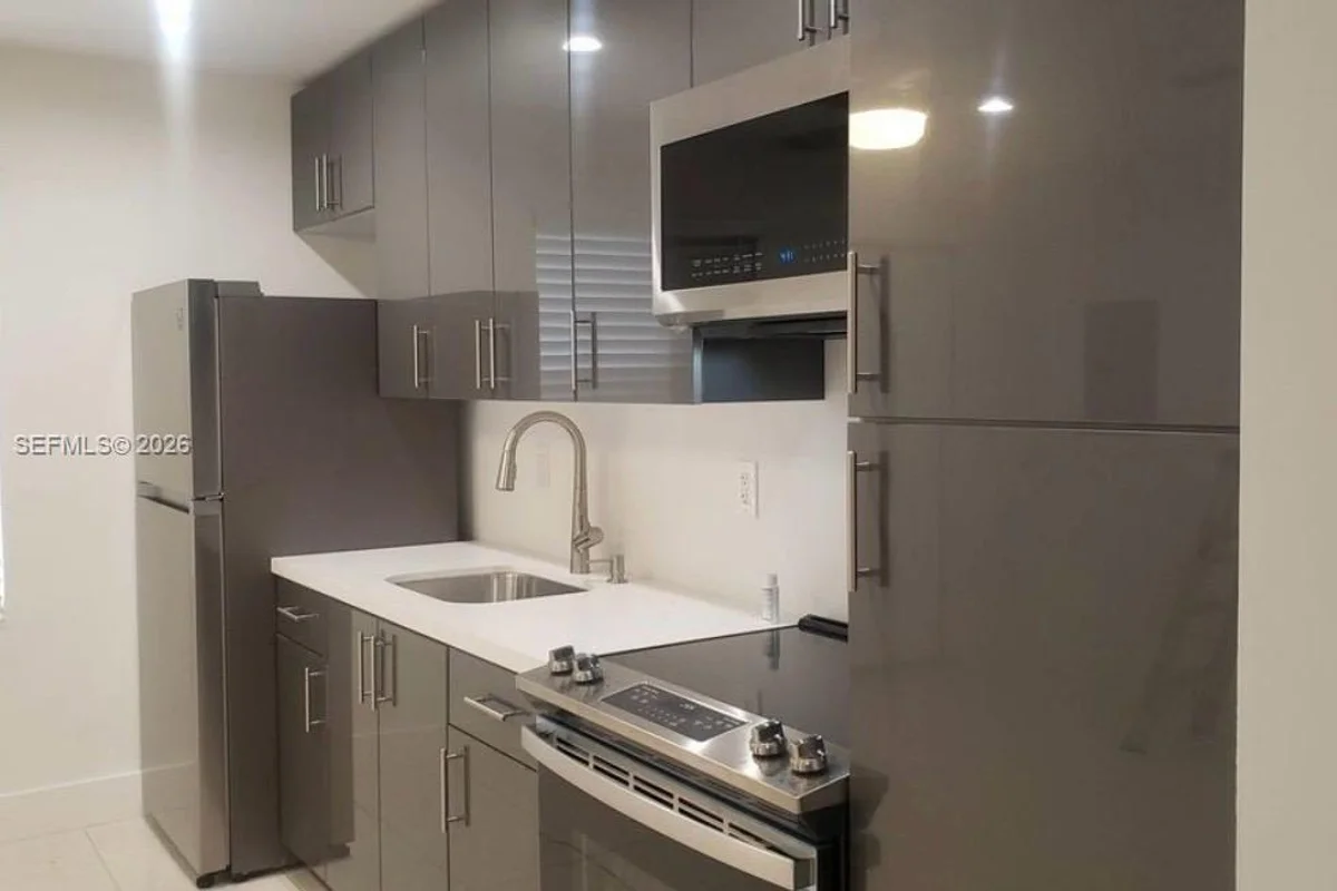 3766 SW 27th Ter, Miami: photo 1 of 17