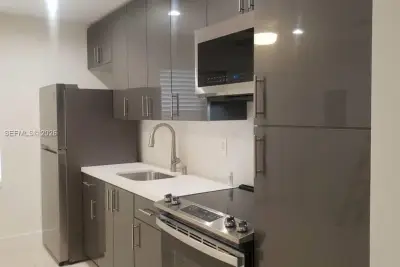 3766 SW 27th Ter, Miami: photo 1 of 17
