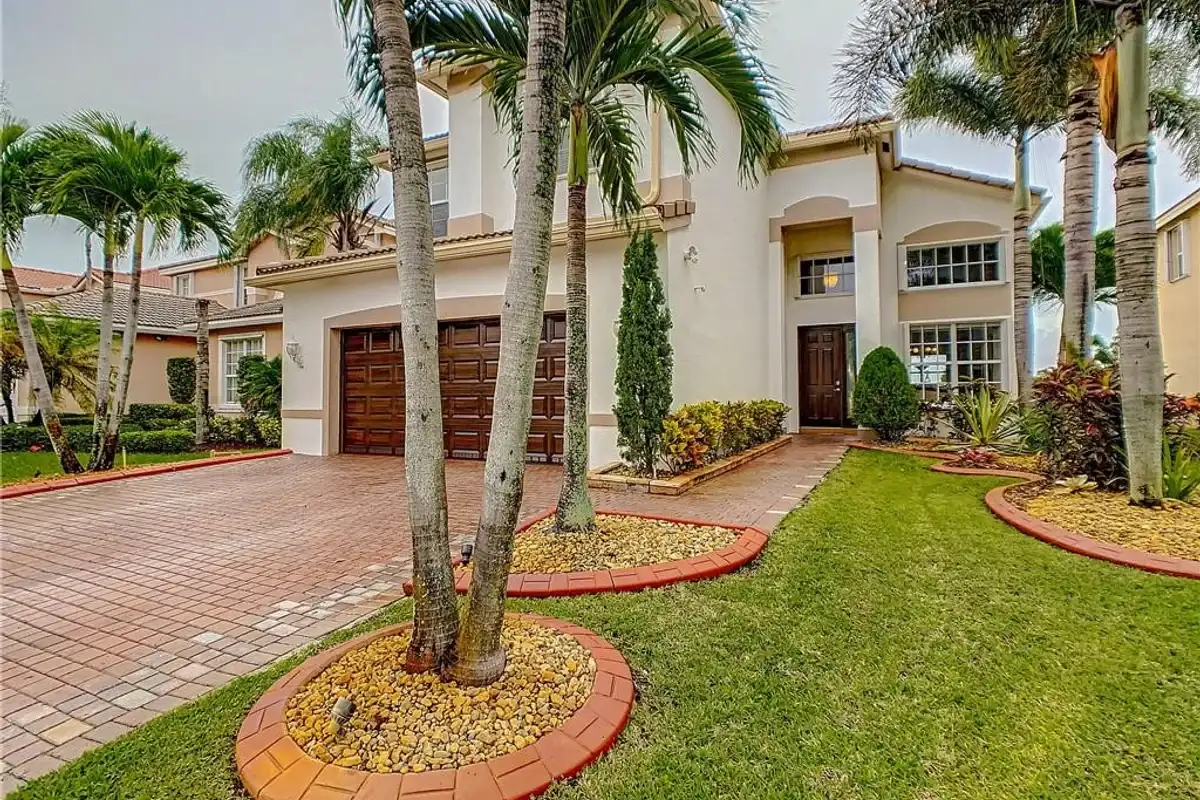 4827 SW 183rd Ave, Miramar: photo 1 of 41