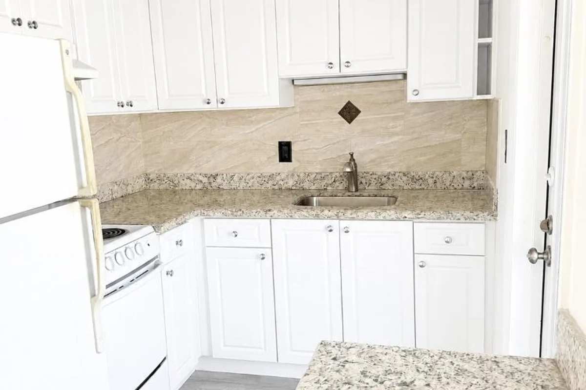2847 NE 30th St, Fort Lauderdale: photo 1 of 5