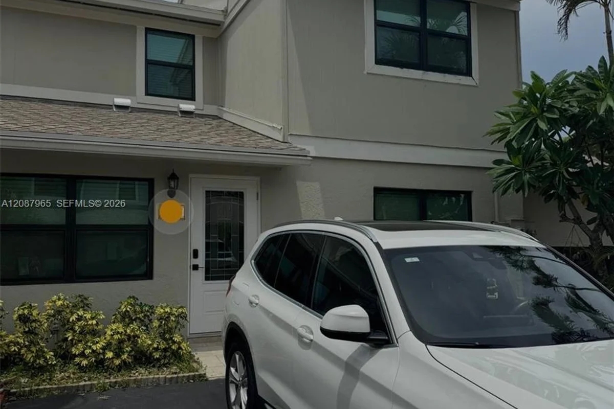 Townhouse in Delray Beach: photo 1 of 7