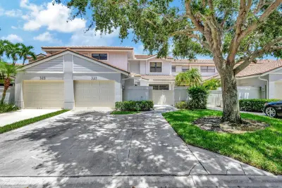 527 Prestwick Cir, Palm Beach Gardens: photo 1 of 42