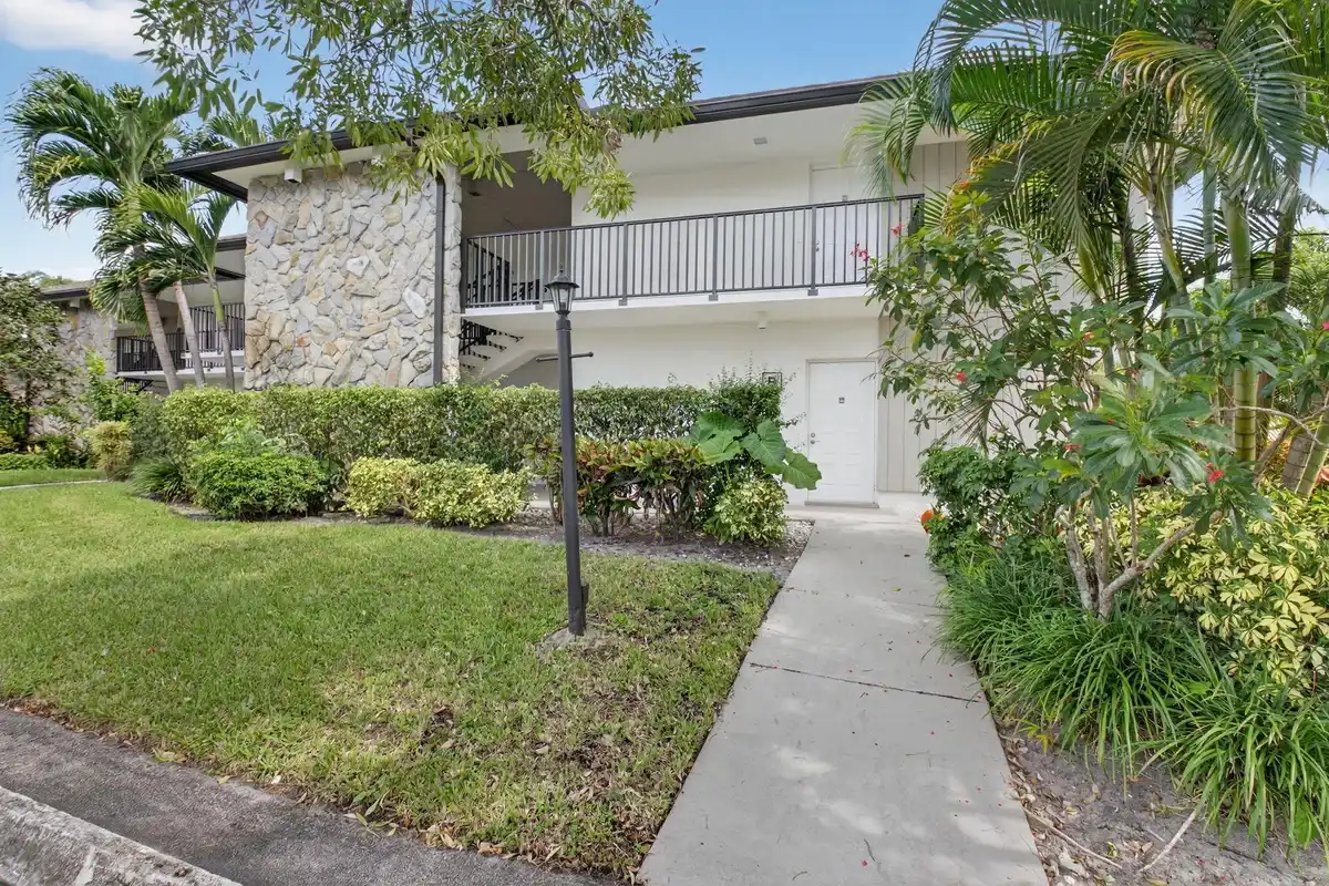 451 Greensward Ln #104-B, Delray Beach: photo 1 of 20