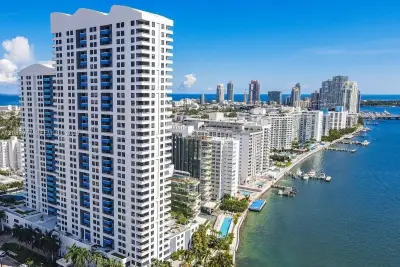 1330 West Ave #702, Miami Beach: photo 1 of 17