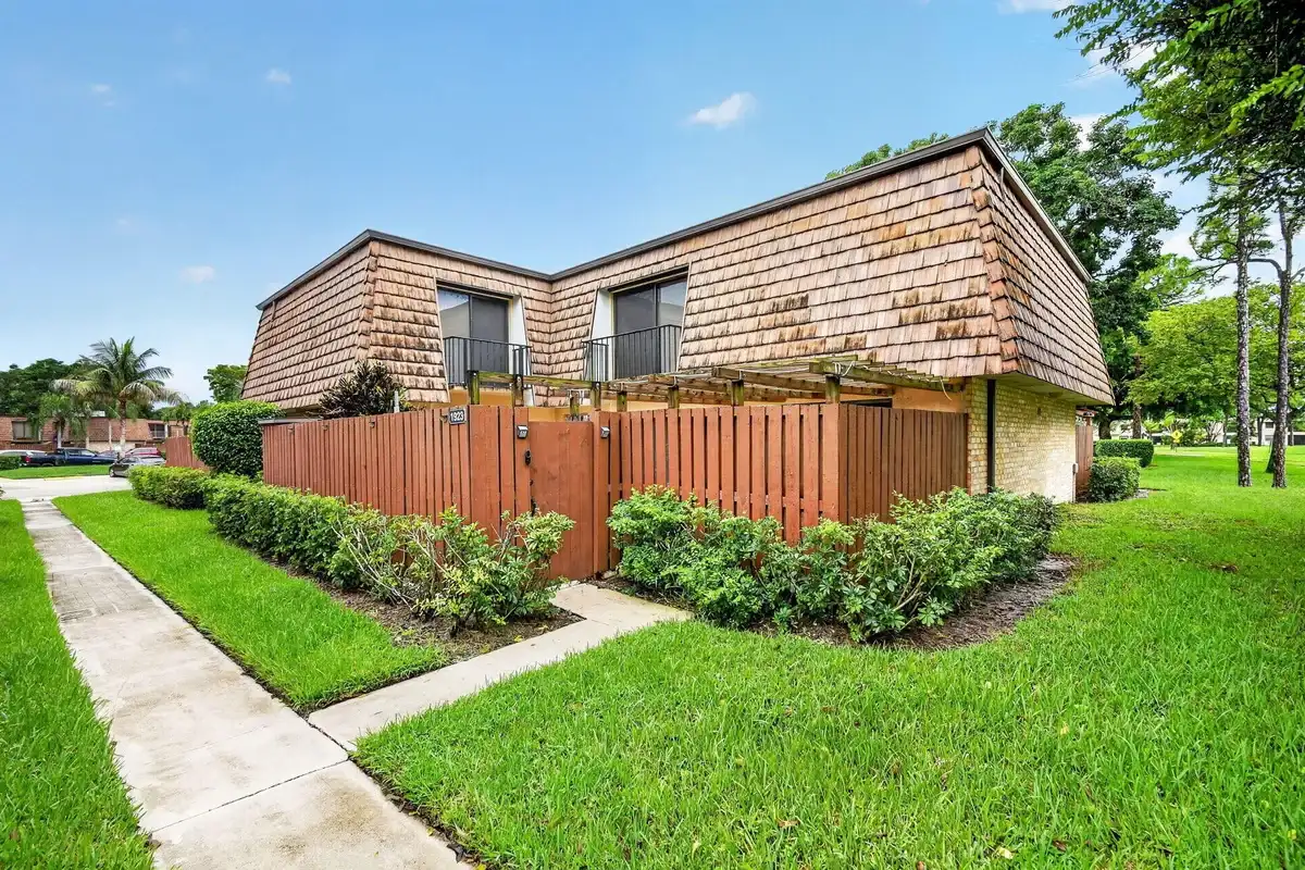1923 19th Ln, Lake Worth: photo 1 of 38