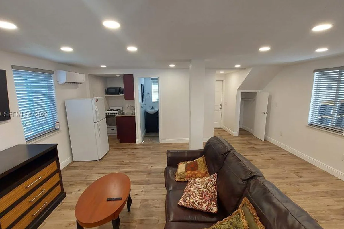 1727 Plunkett St, Hollywood: photo 1 of 10