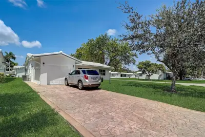1651 NW 85th Ave, Plantation: photo 1 of 30