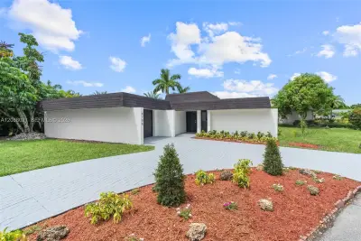 4705 Bayberry Ln, Tamarac: photo 1 of 26