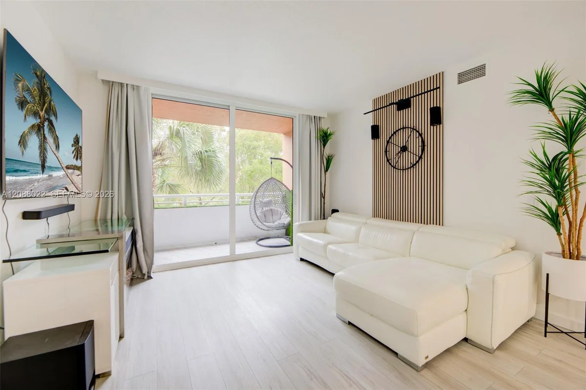 2775 NE 187th St #215, Aventura: photo 1 of 41