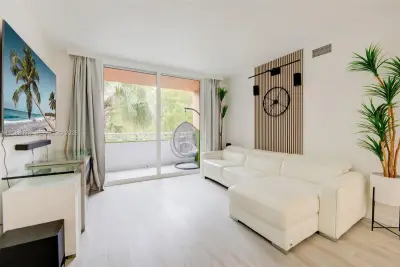 2775 NE 187th St #215, Aventura: photo 1 of 41
