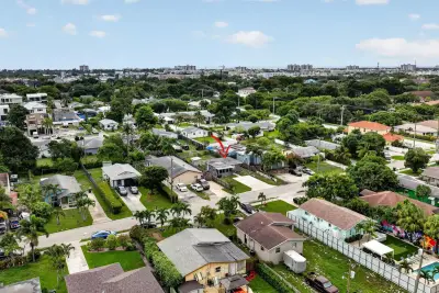 323 NW 4th Ave, Delray Beach: photo 1 of 16