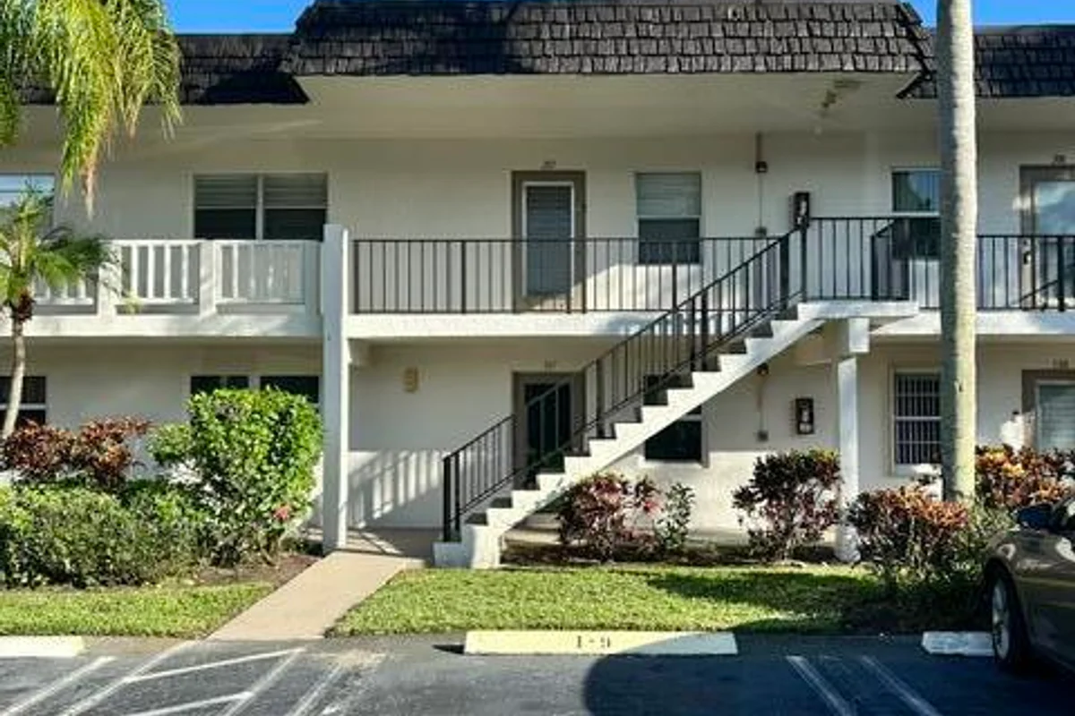6 Abbey Ln #207, Delray Beach: photo 1 of 15