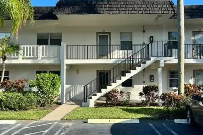 6 Abbey Ln #207, Delray Beach: photo 1 of 15