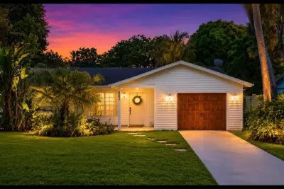 583 NW 12th Ter, Boca Raton: photo 1 of 25