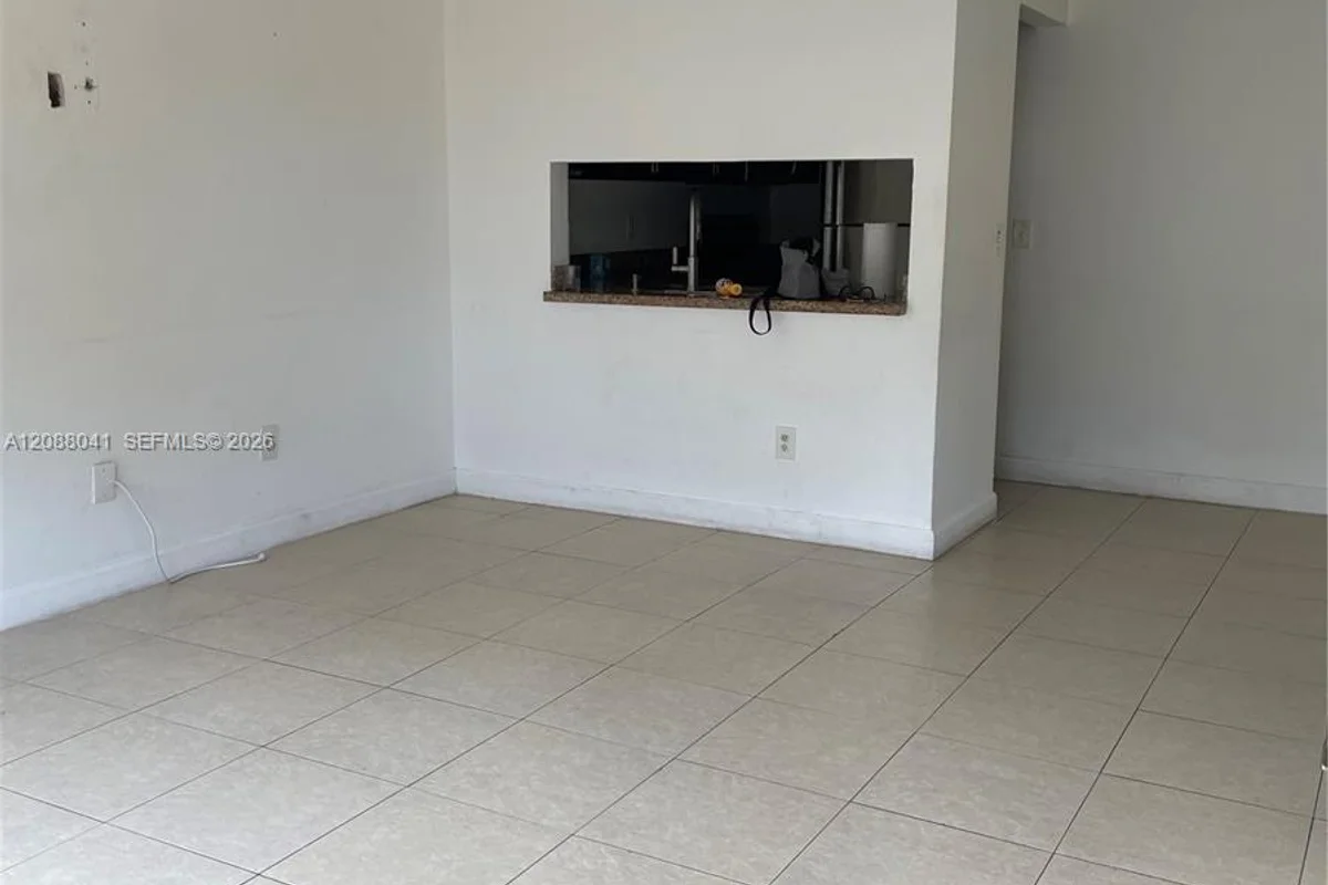 15318 SW 72nd St #15-21, Miami: photo 1 of 7