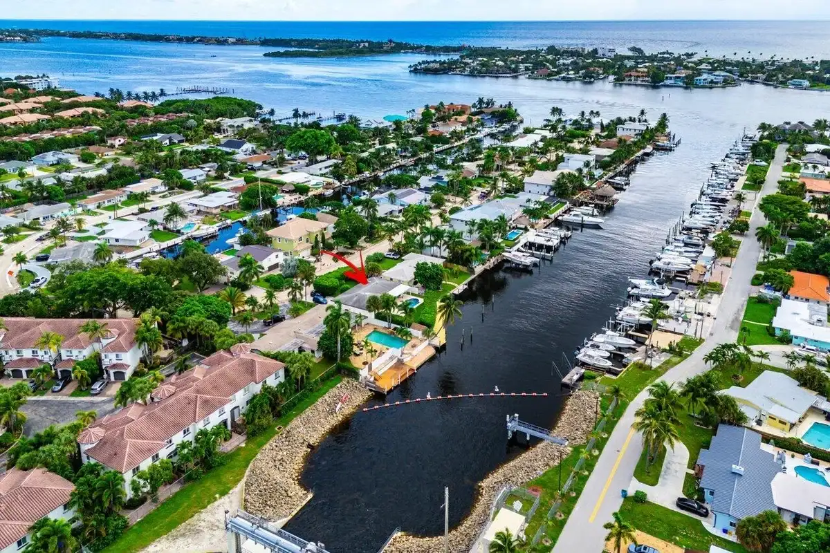 638 Shore Dr, Boynton Beach: photo 1 of 45