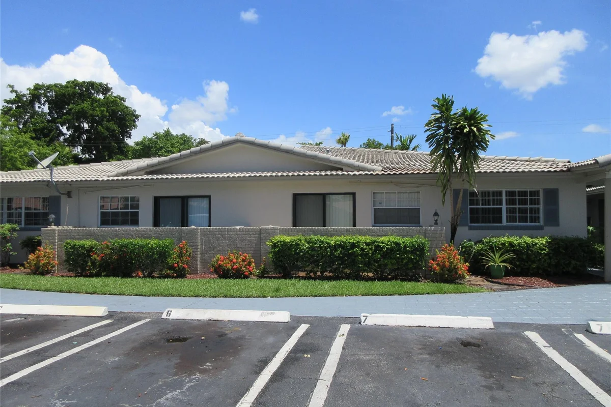 8601 NW 35th St #11, Coral Springs: photo 1 of 15
