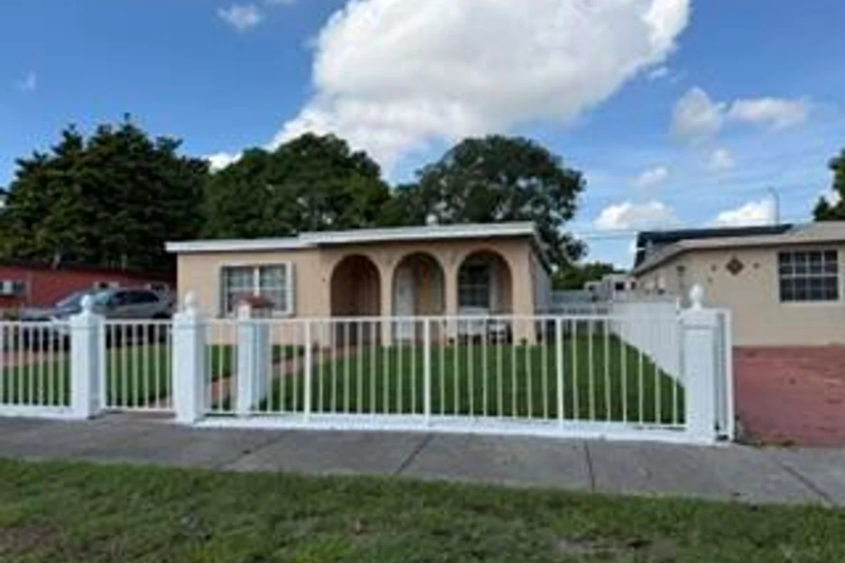 3582 W 2nd Ave, Hialeah: photo 1 of 13