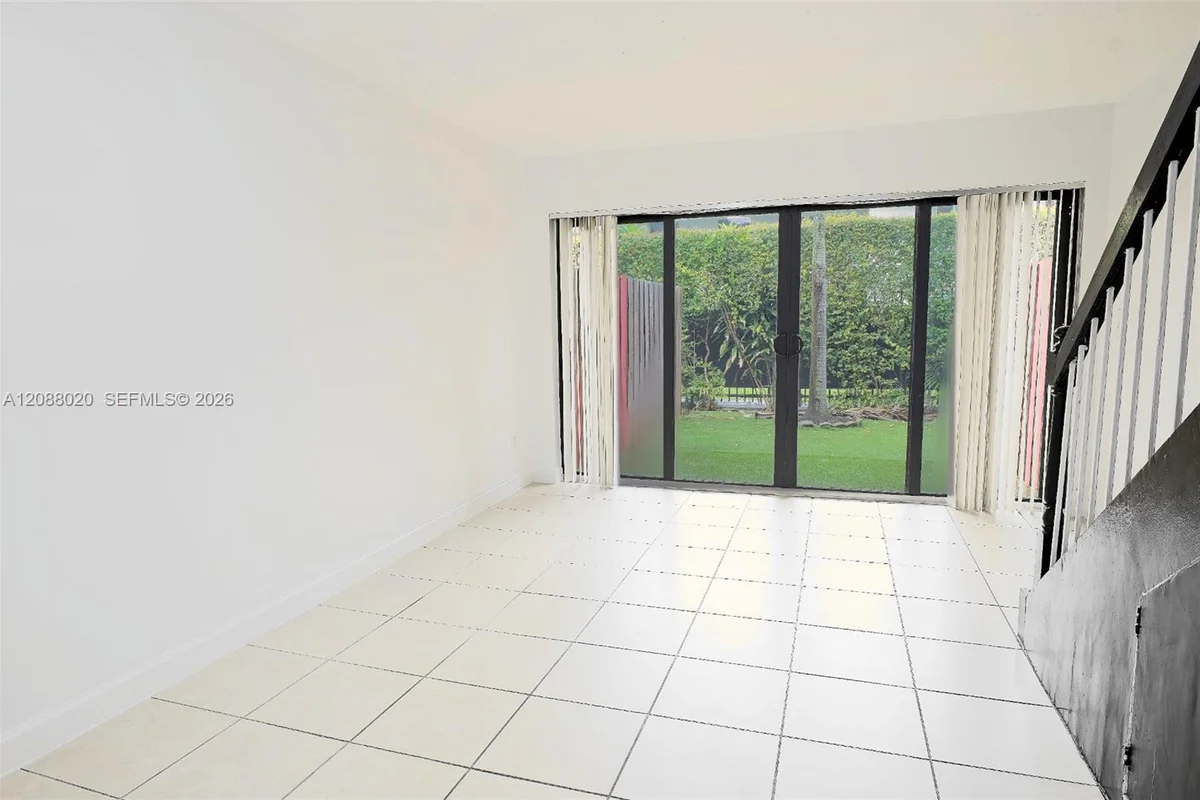 4271 NW 11th St #2, Miami: photo 1 of 15