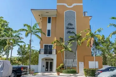 555 E Dania Beach Blvd #5, Dania Beach: photo 1 of 24