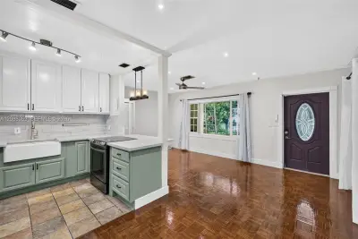 320 SW 12th Ave, Fort Lauderdale: photo 1 of 43