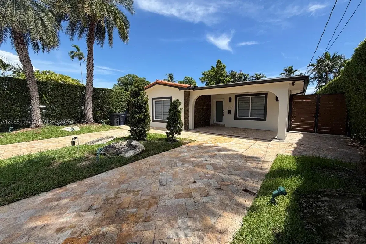 9341 Dickens Ave, Surfside: photo 1 of 30
