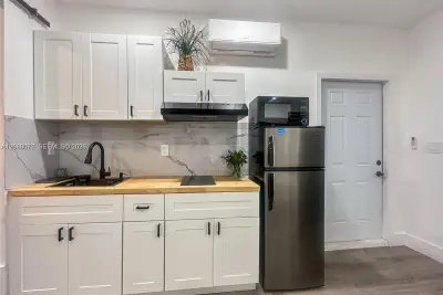 15400 SW 169th Ln, Miami: photo 1 of 8