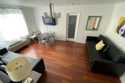 420 15th St #205, Miami Beach: photo 1 of 15