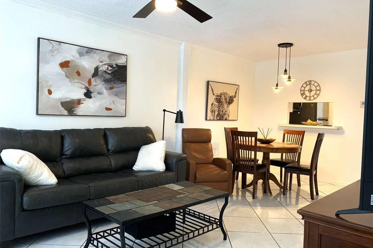 5003 NW 35th St #508, Lauderdale Lakes: photo 1 of 8