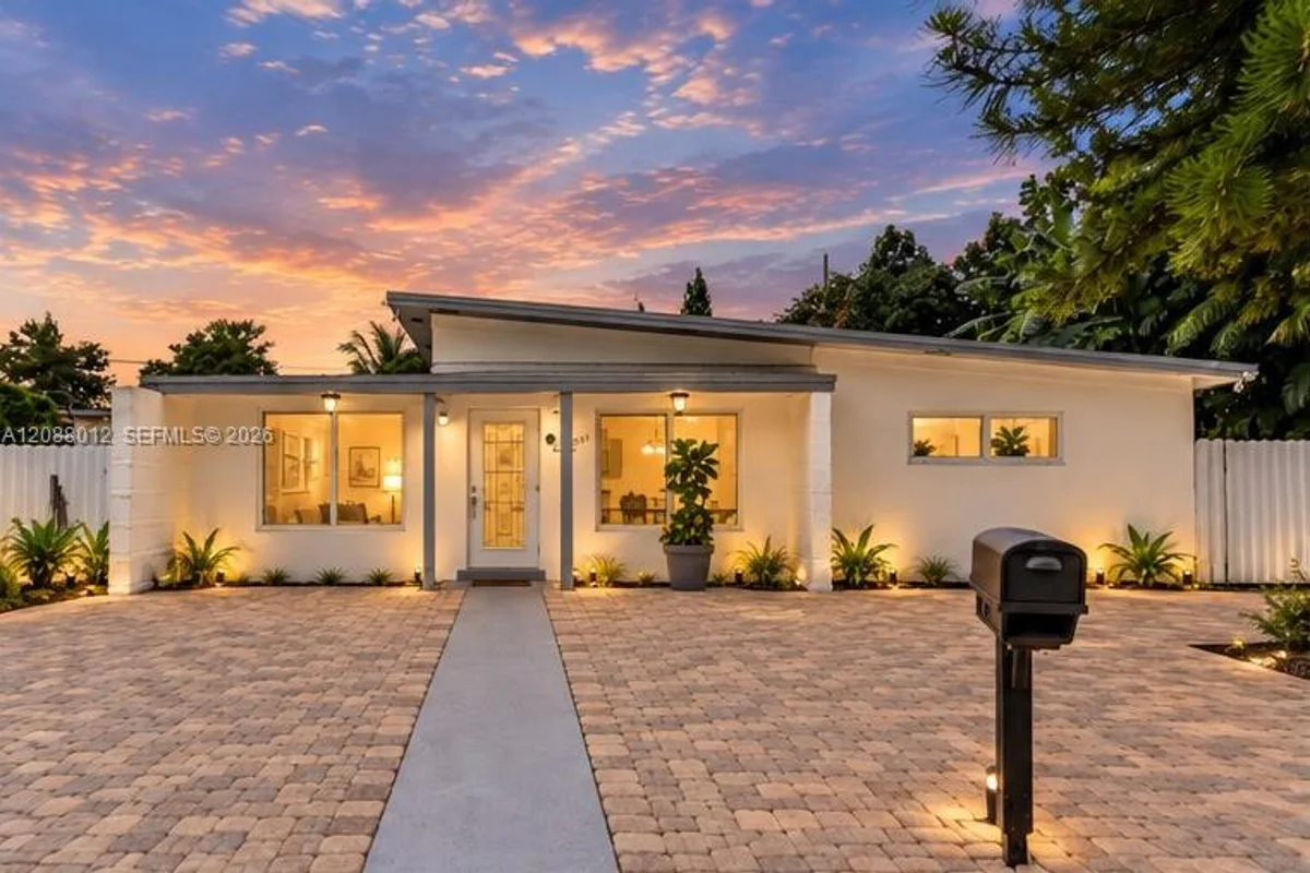 12501 NW 22nd Ave, Miami: photo 1 of 53