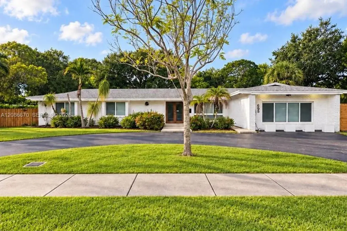 695 SW 65th Ave, Margate: photo 1 of 33