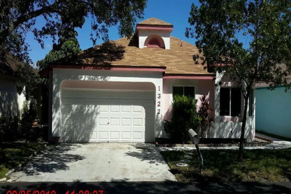 1322 E Glen Oak Rd, North Lauderdale: photo 1 of 29