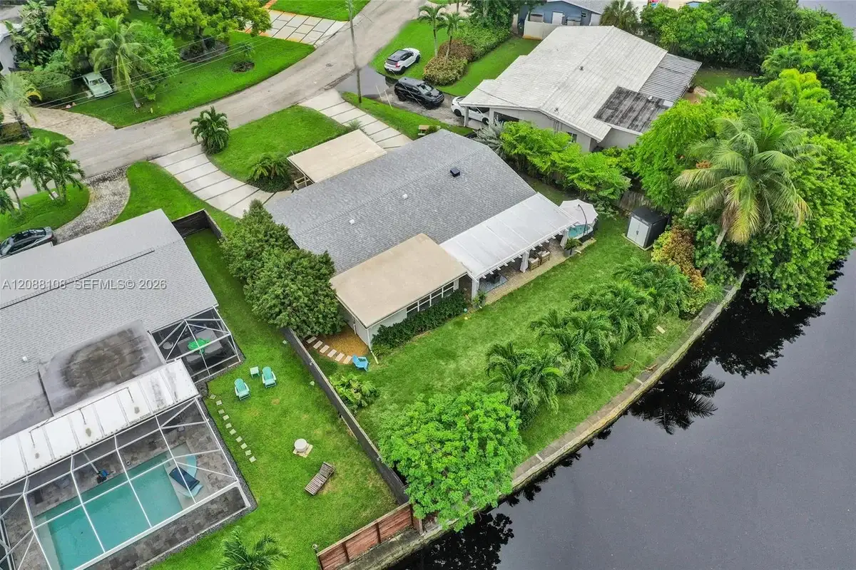 418 NW 20th St, Wilton Manors: photo 1 of 34